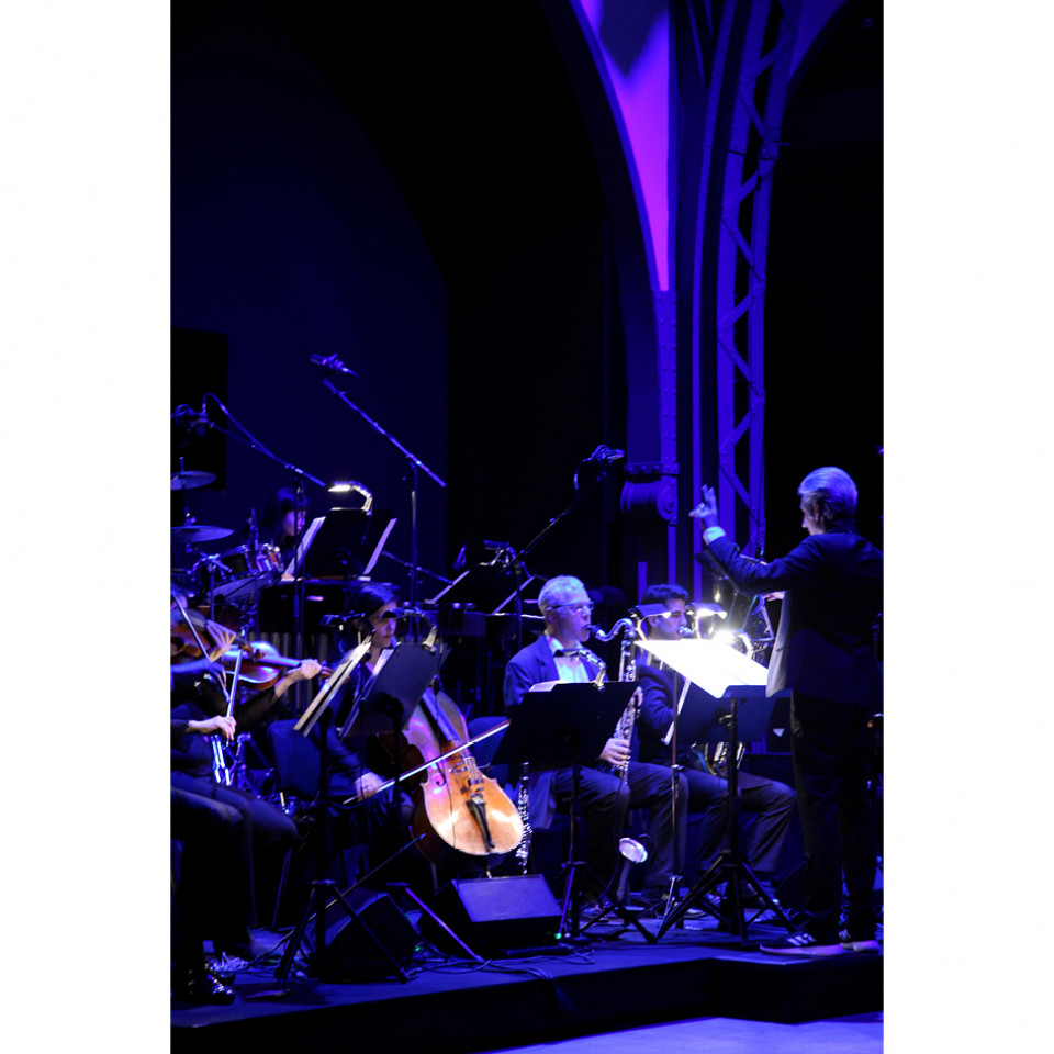 As composições do russo Modest Mussorgsky são interpretadas por uma orquestra ao vivo