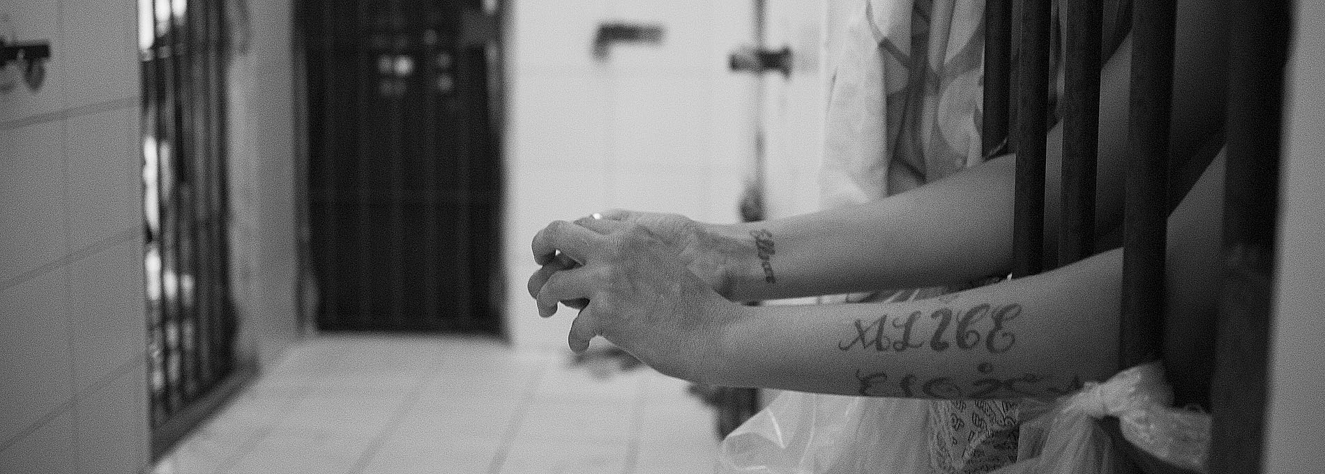 Voluntárias em prisões femininas refletem sobre o cárcere