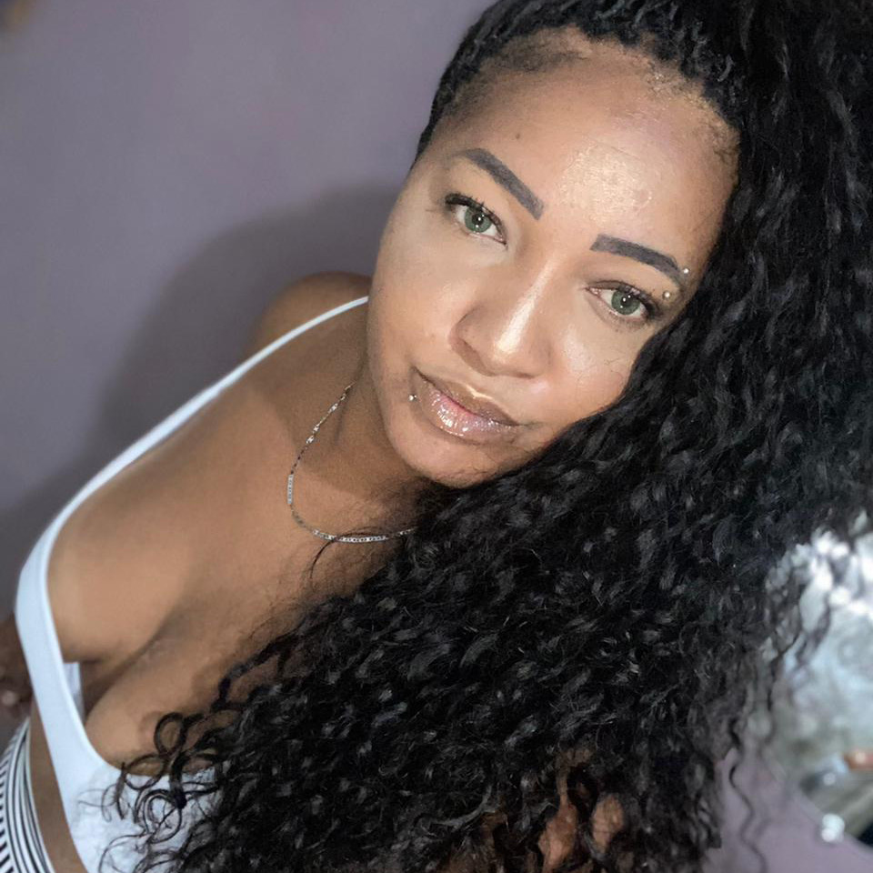 A trancista Taila Tauami Andrade tem 35 anos e é mãe de uma adolescente de 16 anos: "Acredito que é minha responsabilidade que minha filha tenha uma vida sexual saudável e cheia de real prazer”