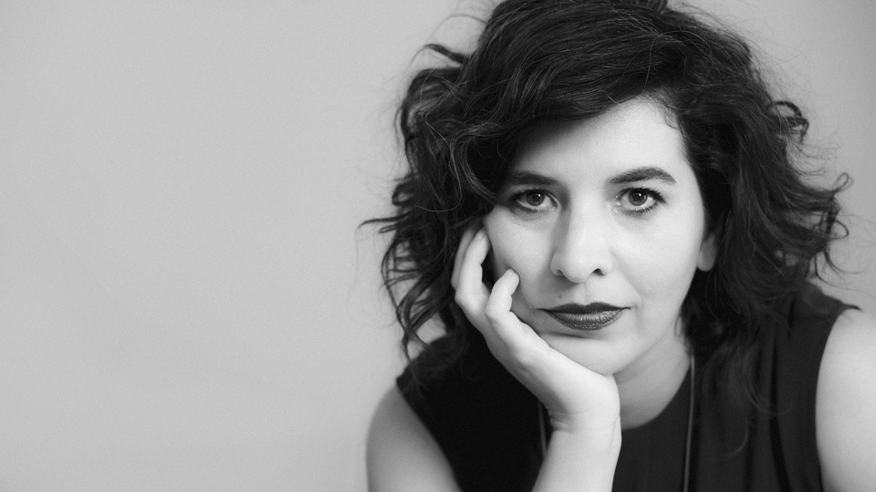 "Éramos duas mulheres em diferentes fases da vida tentando se entender. Ela virando uma jovem cheia de curvas, expressões e vontades, e eu envelhecendo em um mundo que acha que 'velha' é xingamento", conta a escritora e roteirista Keka Reis