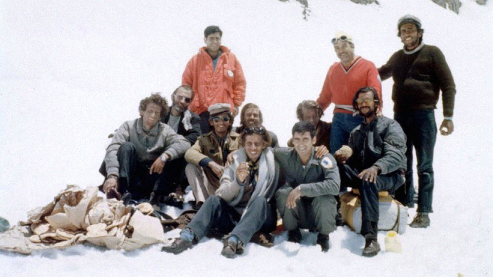 Em outubro de 1972, por causa de uma falha humana, um avião da Força Aérea Uruguaia perdeu altitude e acabou se chocando contra a Cordilheira dos Andes